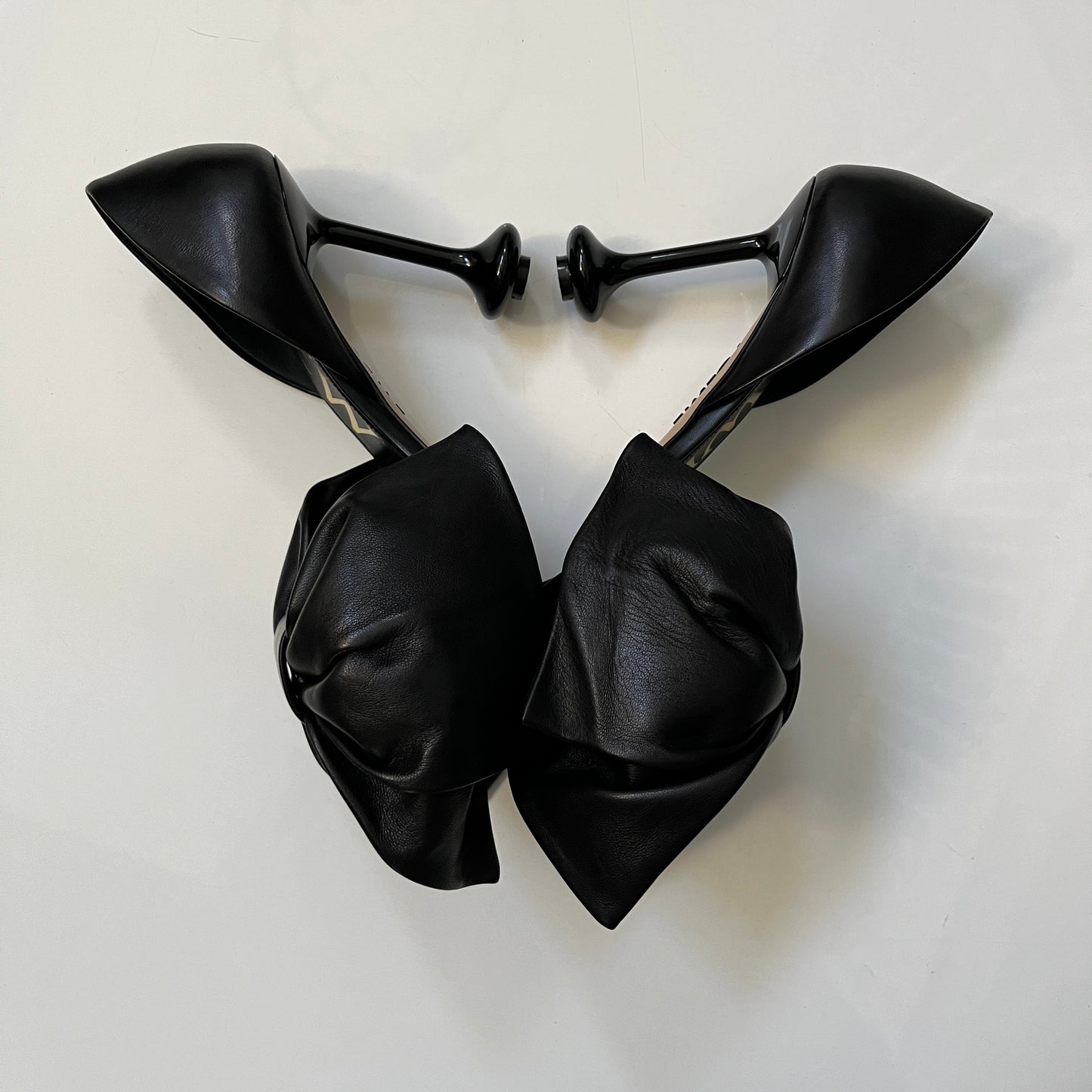 Loewe Toy Bow 90 Pump in Black