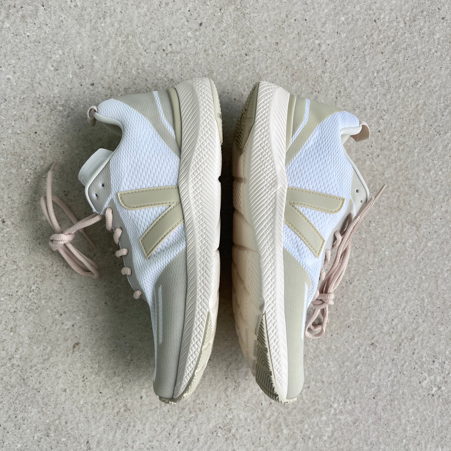 Veja Impala Sneaker in Eggshell Pierre