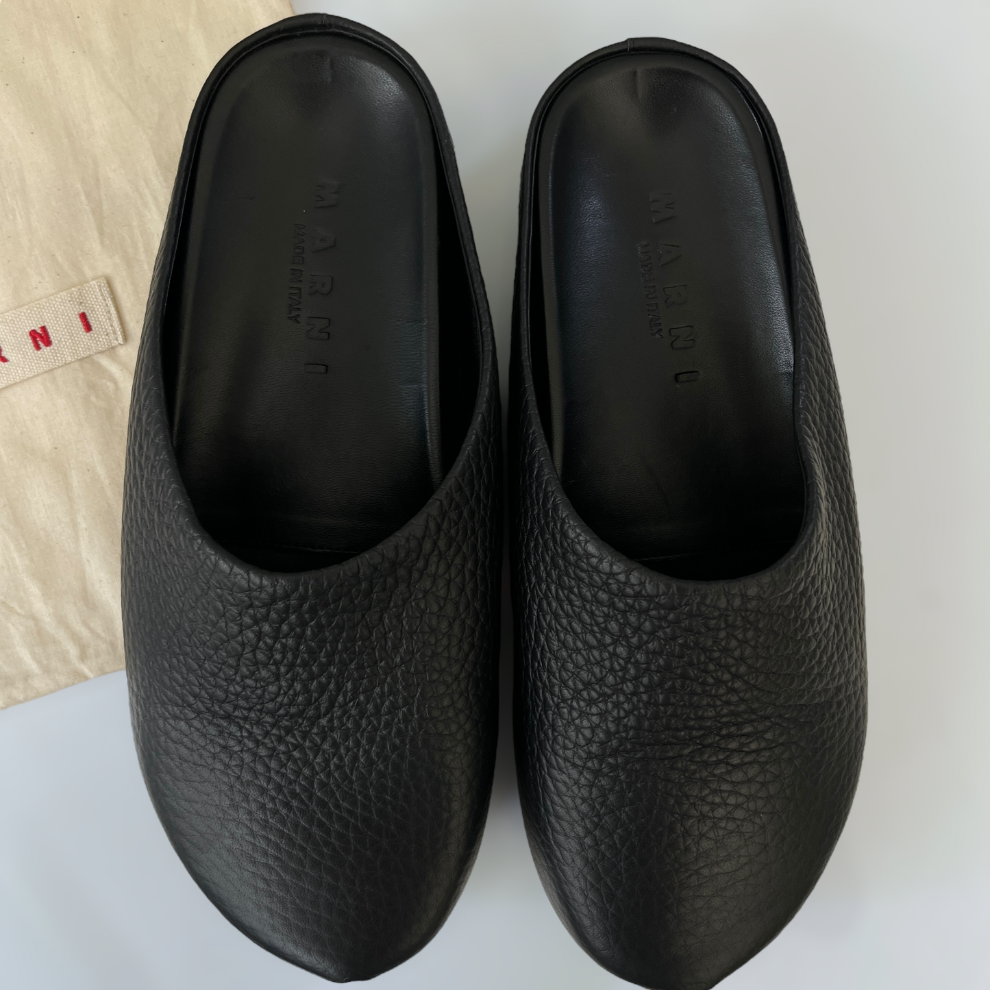 Marni Fussbett Sabot in Black