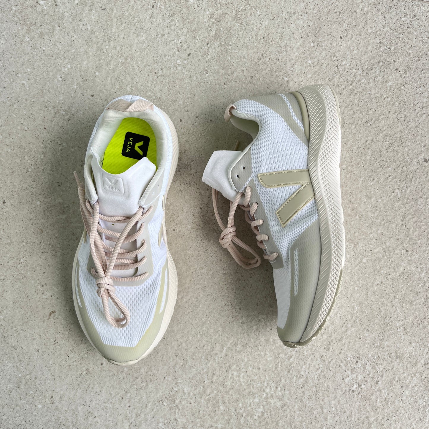 Veja Impala Sneaker in Eggshell Pierre