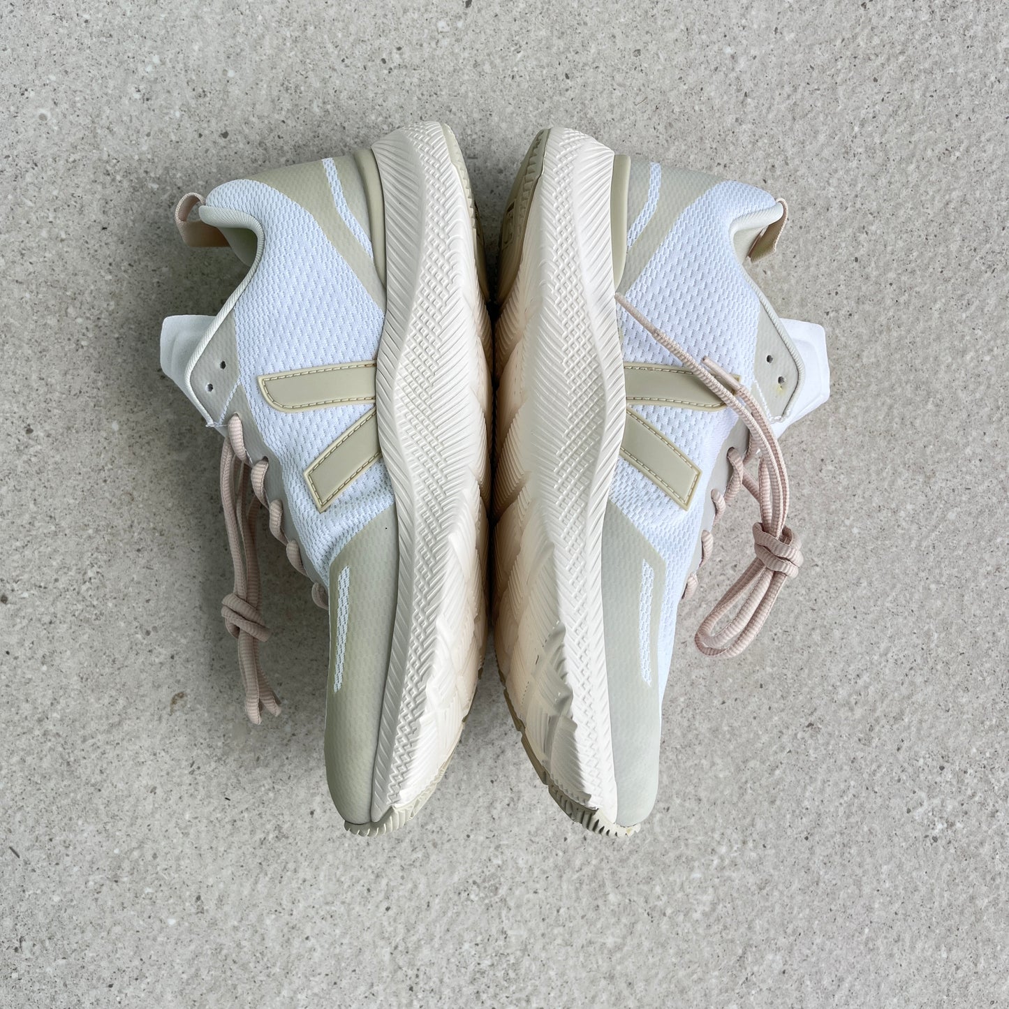 Veja Impala Sneaker in Eggshell Pierre