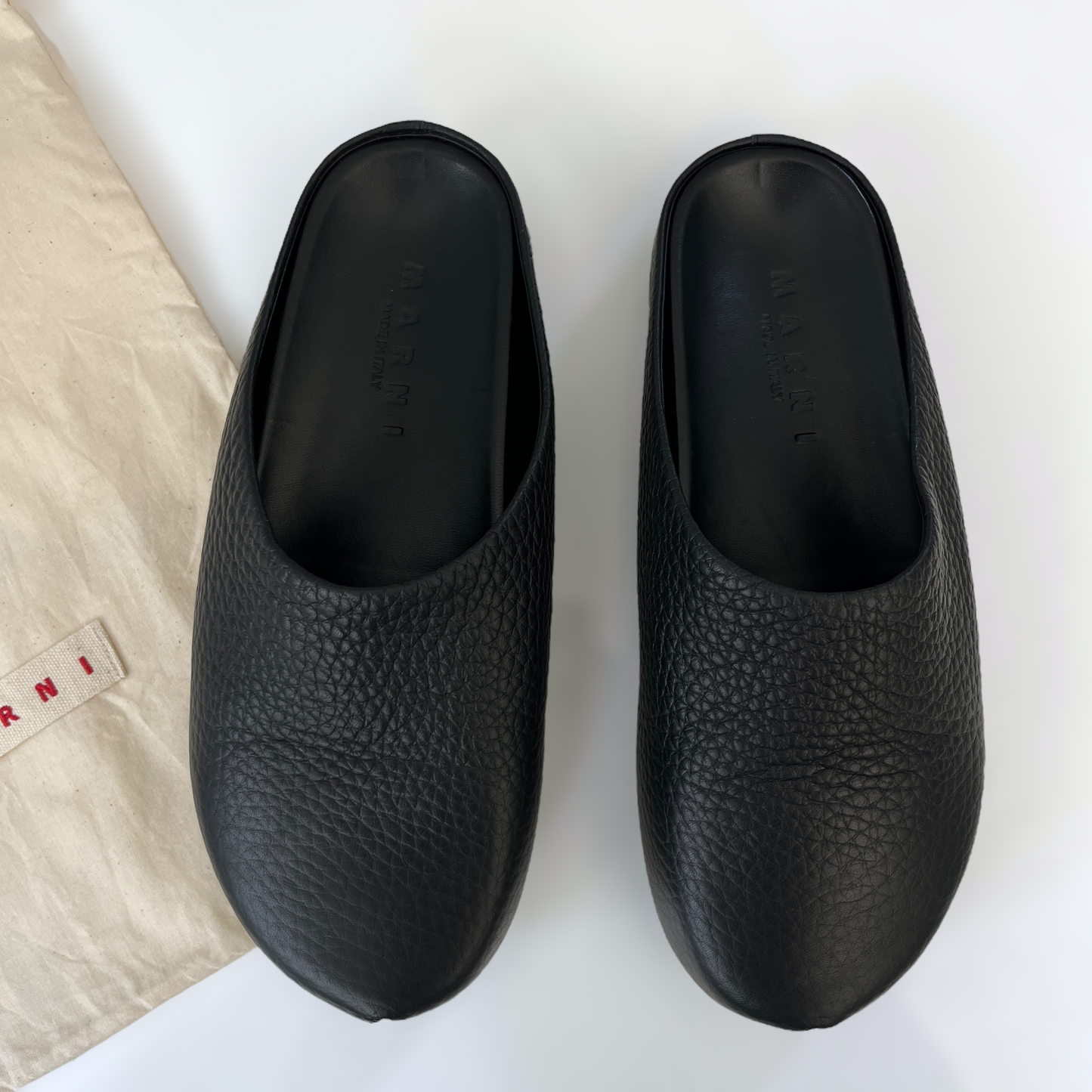 Marni Fussbett Sabot in Black