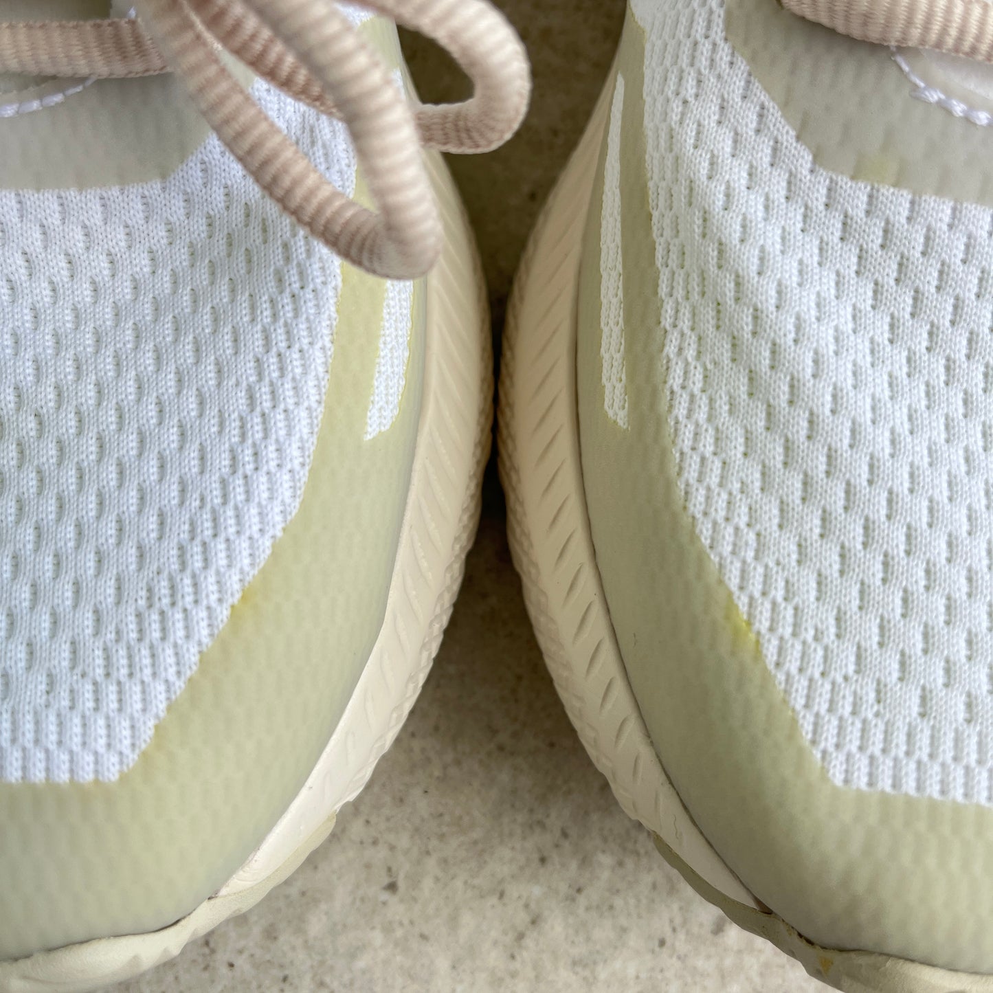 Veja Impala Sneaker in Eggshell Pierre