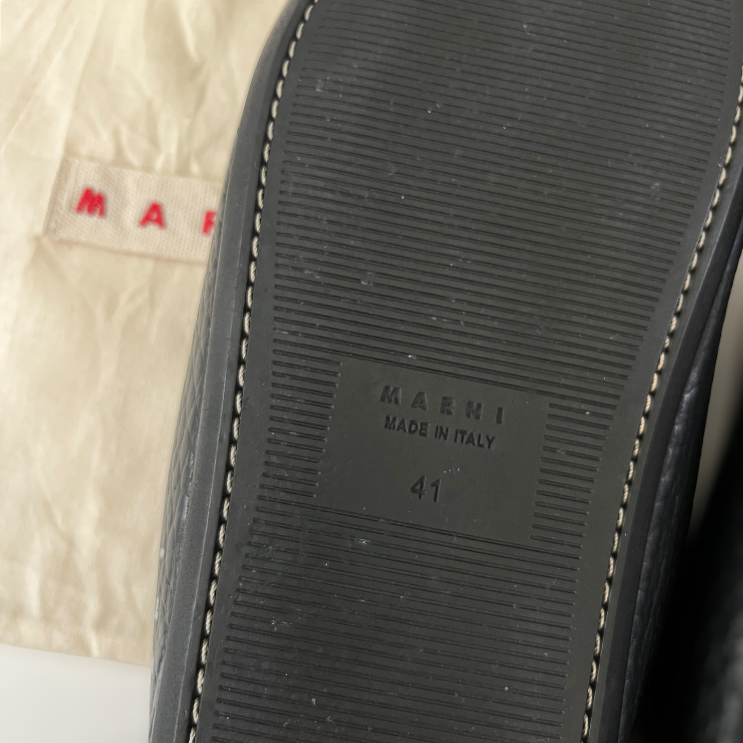 Marni Fussbett Sabot in Black
