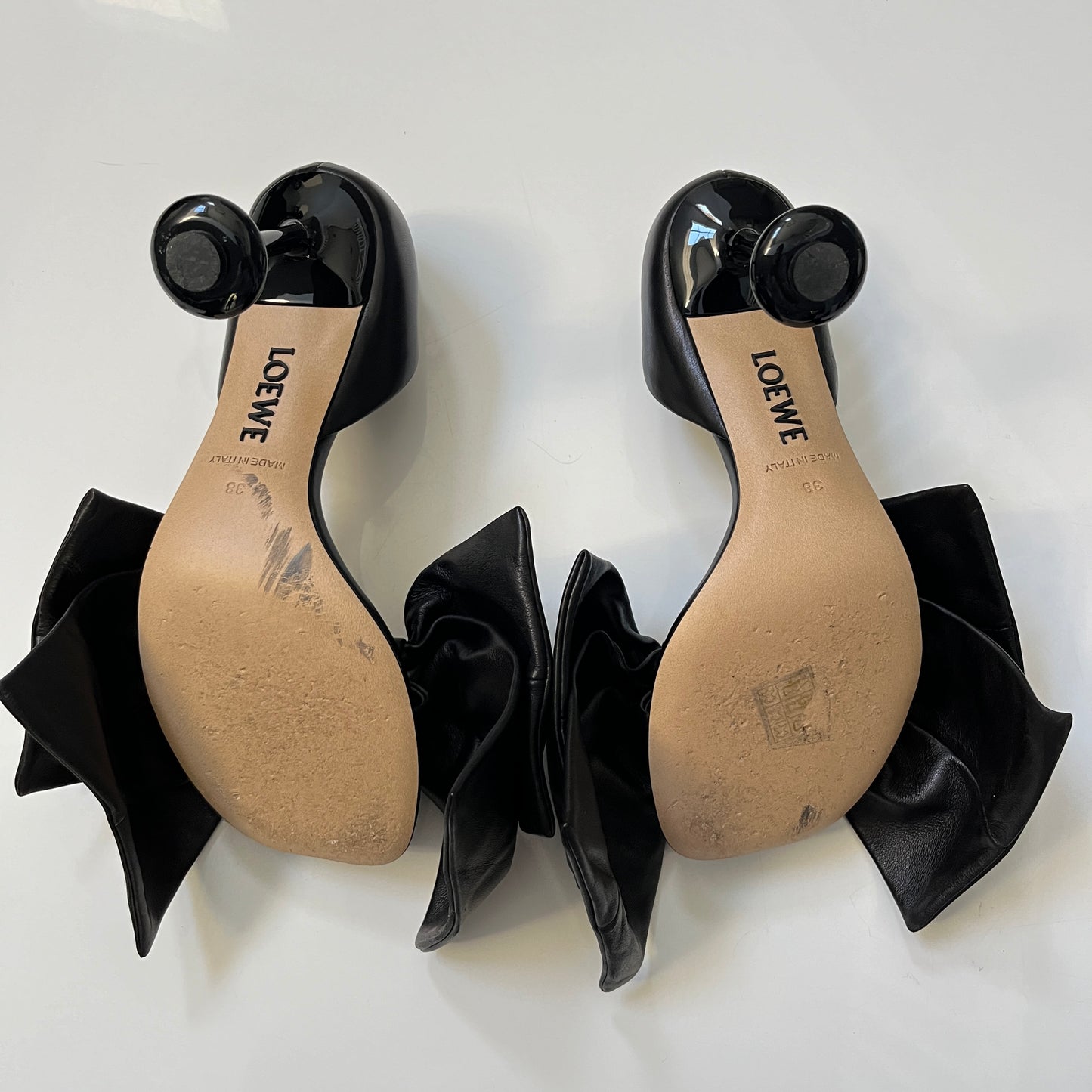 Loewe Toy Bow 90 Pump in Black