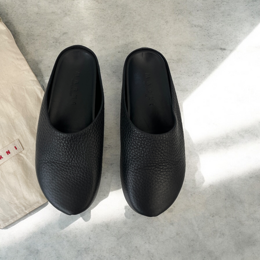 Marni Fussbett Sabot in Black