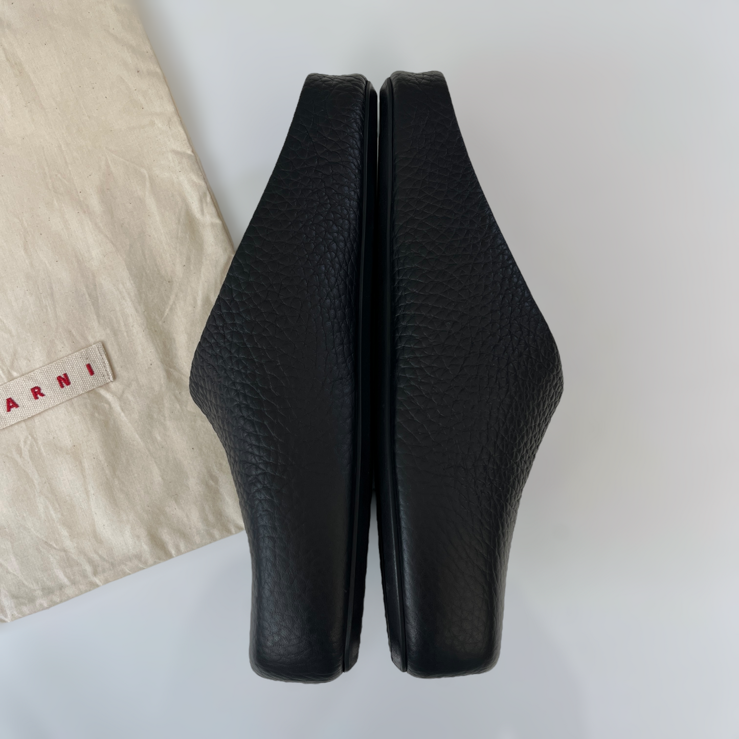 Marni Fussbett Sabot in Black