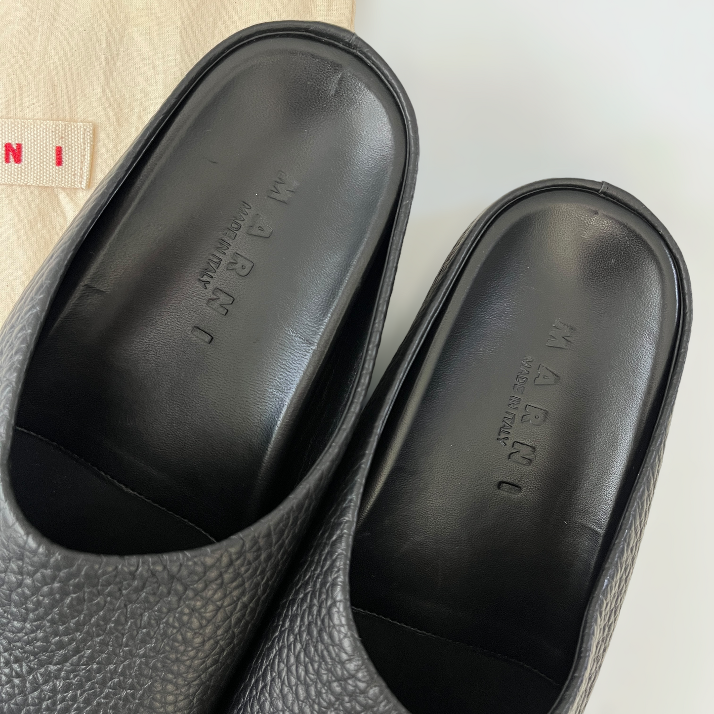 Marni Fussbett Sabot in Black