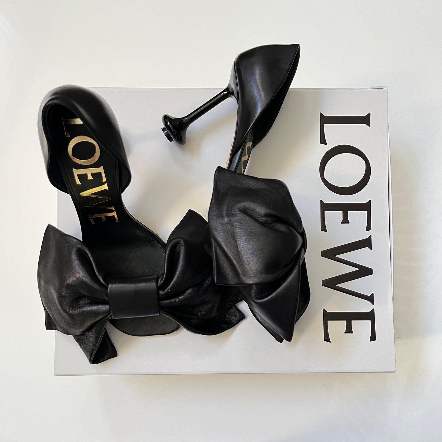 Loewe Toy Bow 90 Pump in Black