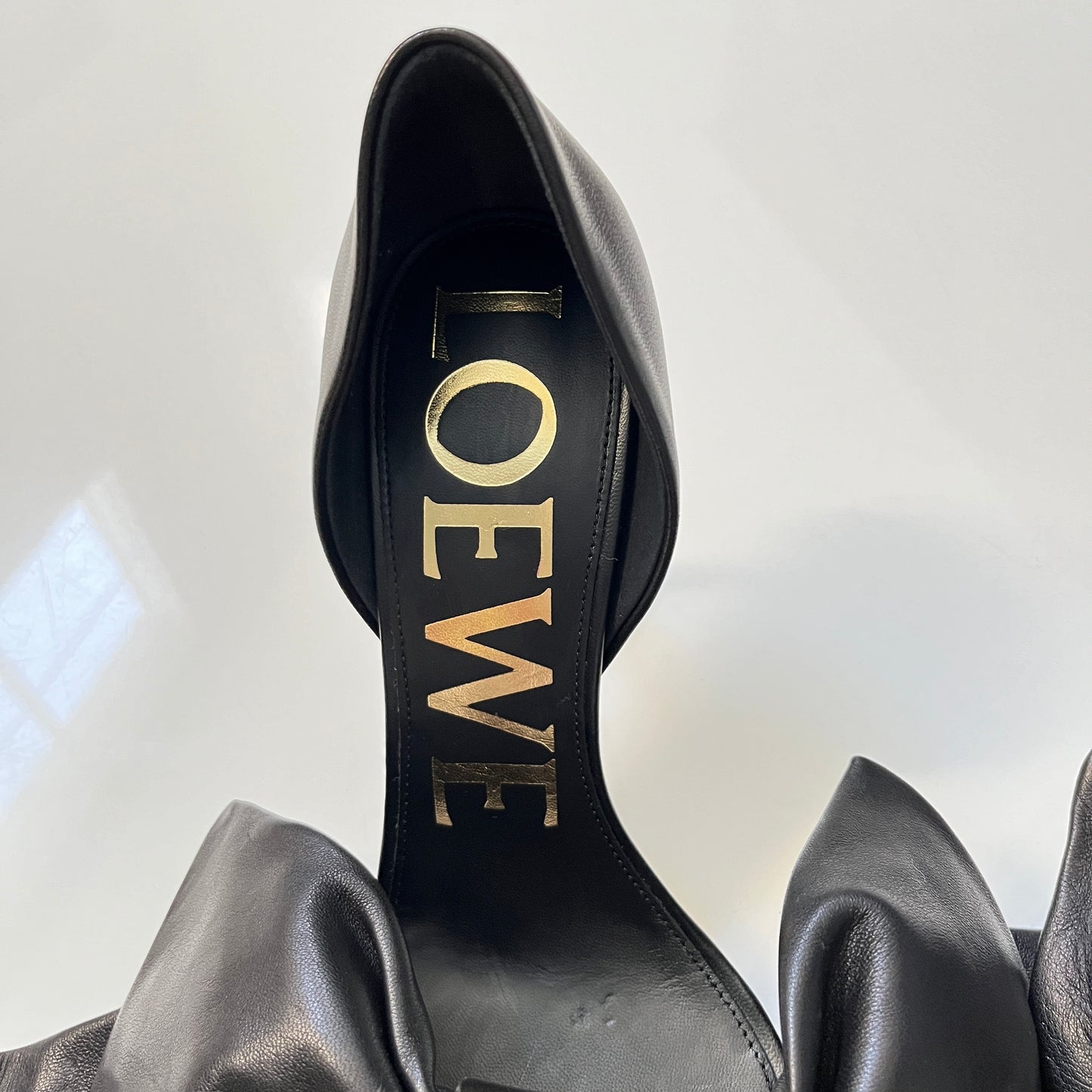 Loewe Toy Bow 90 Pump in Black