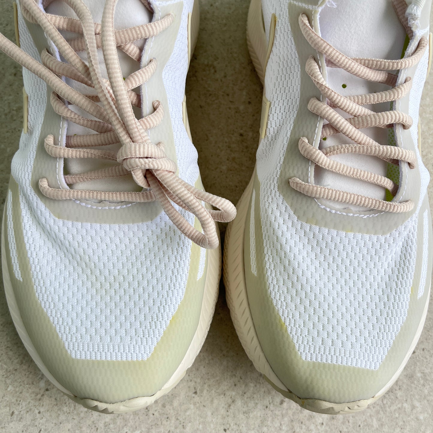 Veja Impala Sneaker in Eggshell Pierre