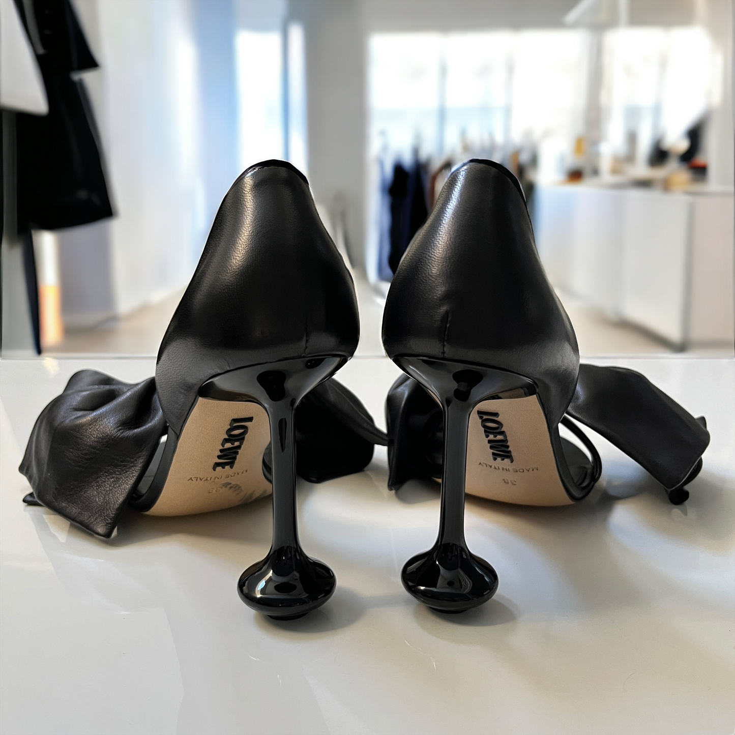 Loewe Toy Bow 90 Pump in Black