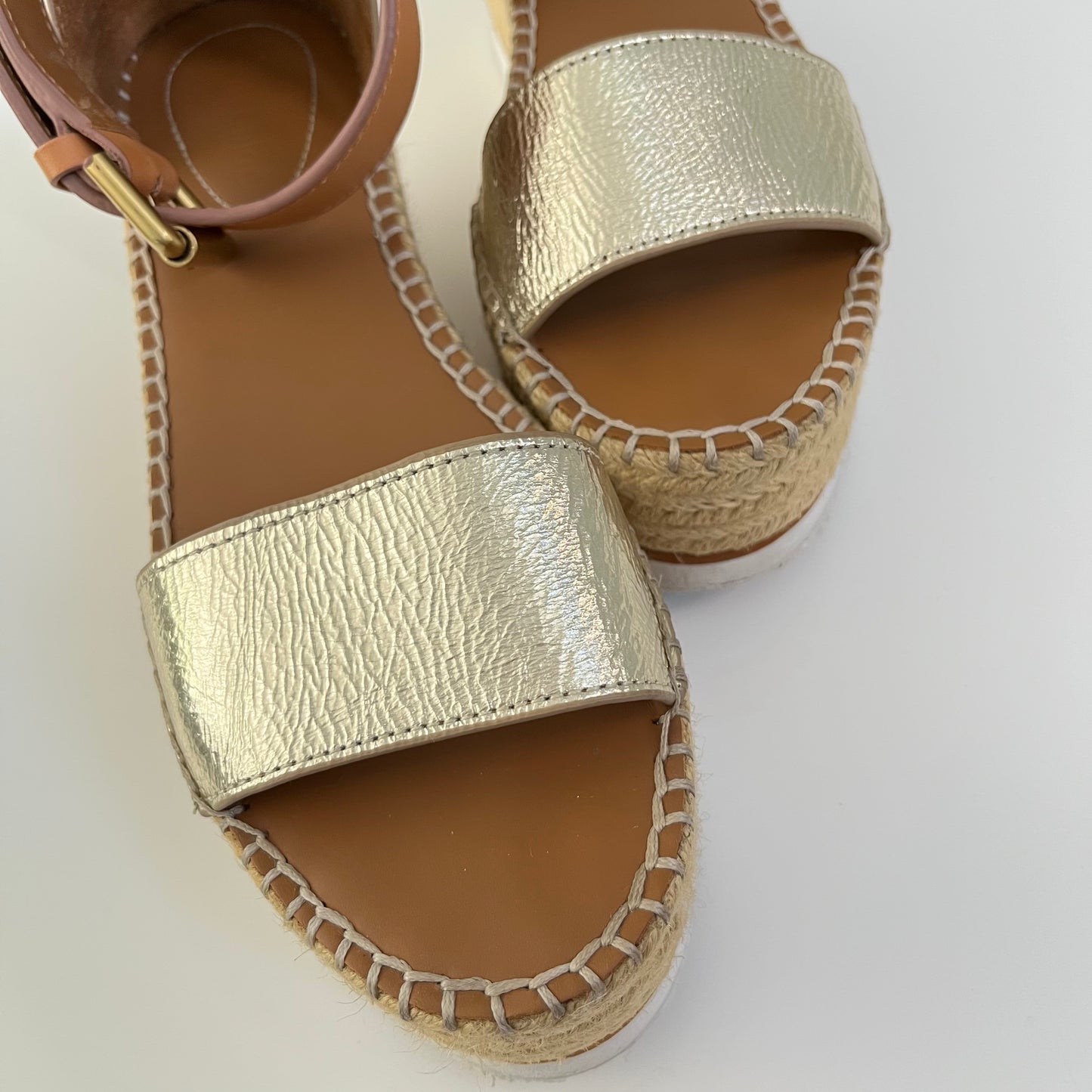 See By Chloe Glyn Sandal in Light Gold 38