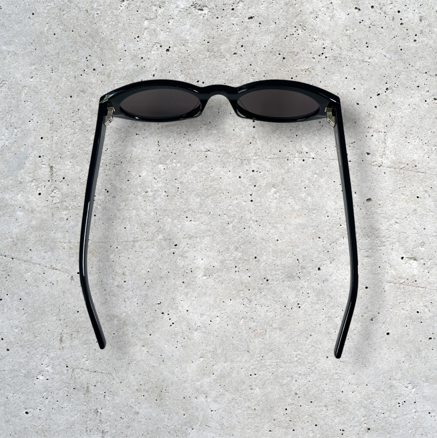 Saint Laurent Oval Sunglasses in Black