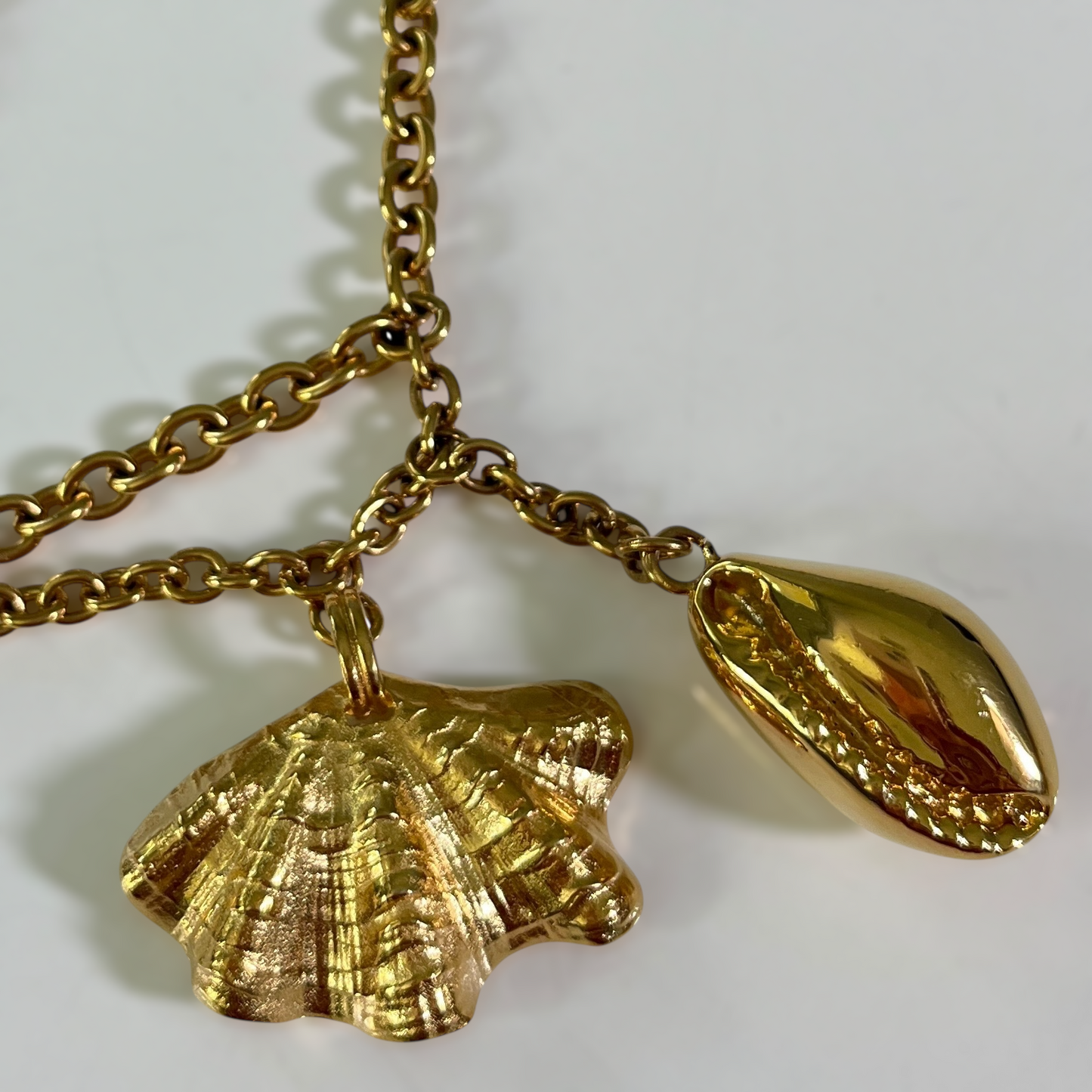 Chloe Shells Belt in Vintage Gold