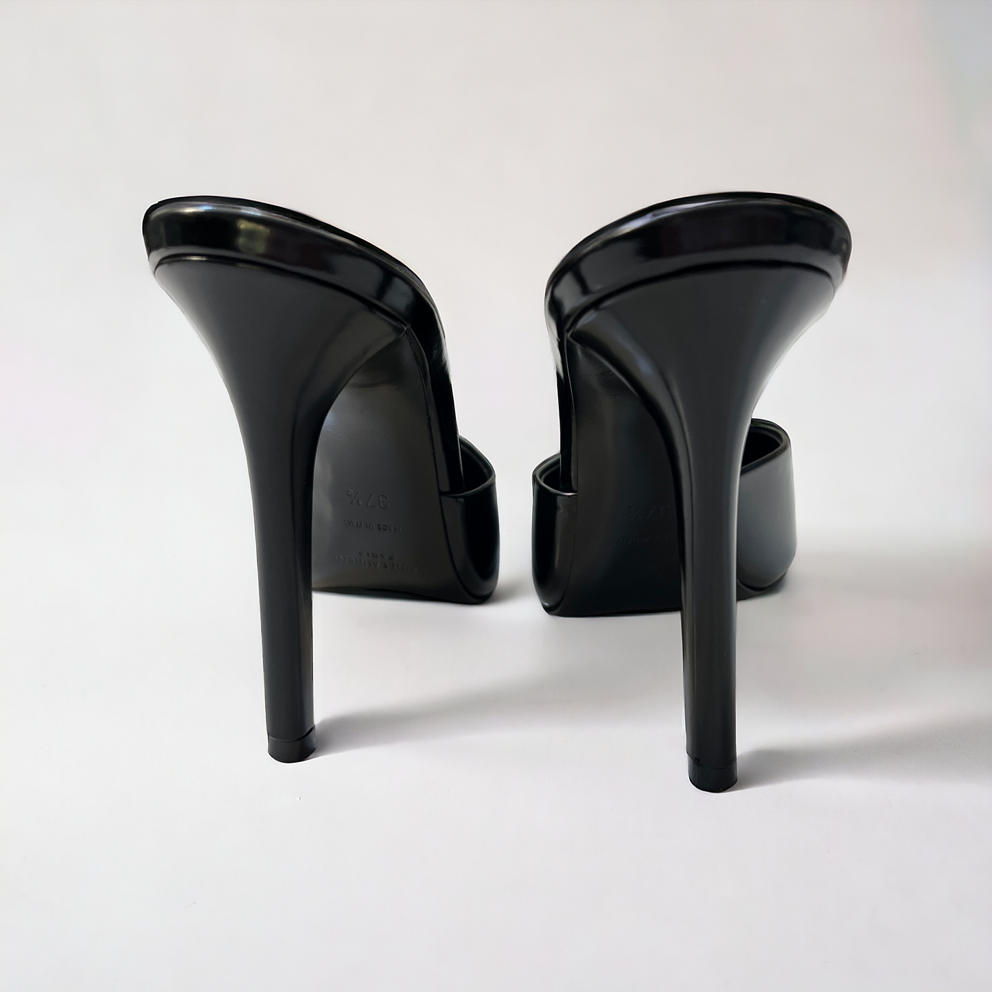Saint Laurent Tabou Mule Pump in Nero